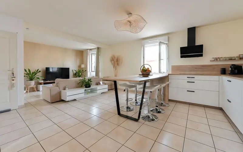 Maison à vendre à MONTLUEL · Maison Conte